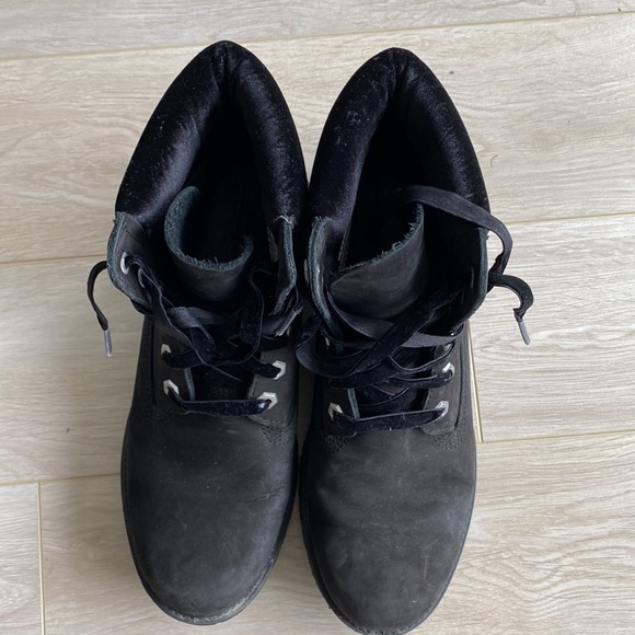 Size 10 Womens Timbs - Picture 2 of 3